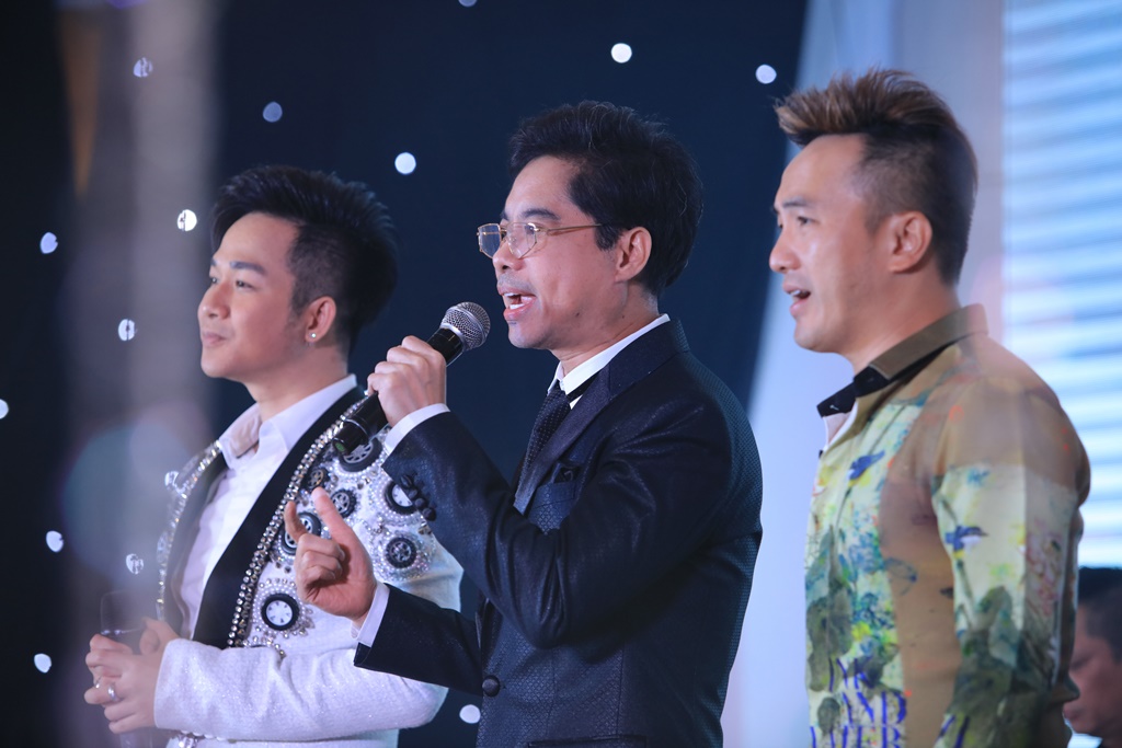 Sinh nhật bạn thân Quách Tuấn Du Quang Lê chơi lớn tặng vương miện nạm kim  cương  Sao việt  Việt Giải Trí