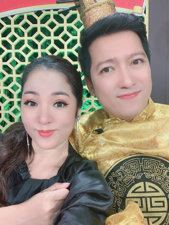 Thuý Nga selfie với ai cũng đẹp, trừ Trường Giang bị dìm thảm bao nhiêu cái xấu lộ ra hết - Hình 1