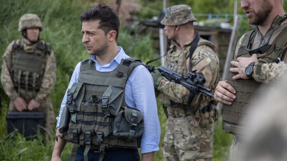 Tổng thống Ukraine : Nhiệm vụ số một là chấm dứt cuộc chiến ở Donbass - Hình 1