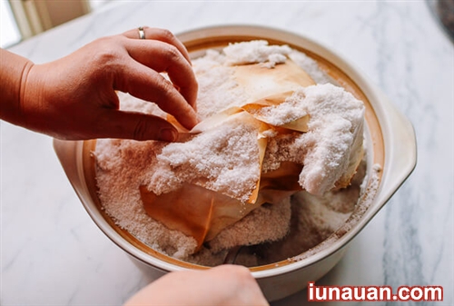 Ứa nước miếng với món gà nướng muối ngọt thơm siêu hấp dẫn ! - Hình 8