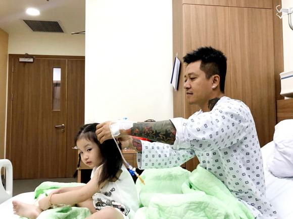 Vừa tiết lộ bị hở van tim, Tuấn Hưng lại mắc thêm bệnh mới phải nhập viện - Hình 1