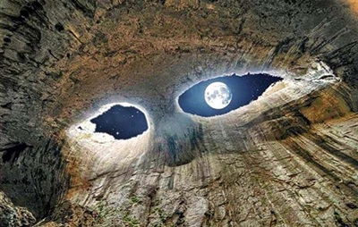 Bí ẩn đôi mắt thần kỳ lạ xuất hiện ở hang động Bulgaria - Hình 1