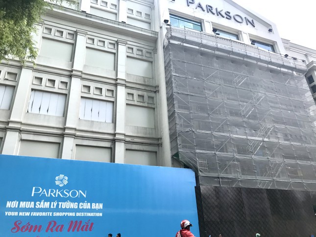 Đột nhập cả 3 tầng store UNIQLO Đồng Khởi trước ngày khai trương Đồ cực  kỳ phong phú bạt ngàn món giá chỉ vài ba trăm nghìn