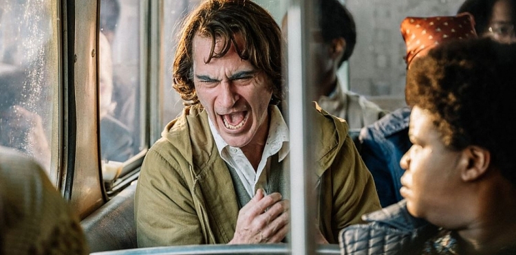 Joker thành tâm điểm gây tranh cãi vì bạo lực, đạo diễn Todd Phillips nói phim là lời tuyên bố về tình yêu... - Hình 3