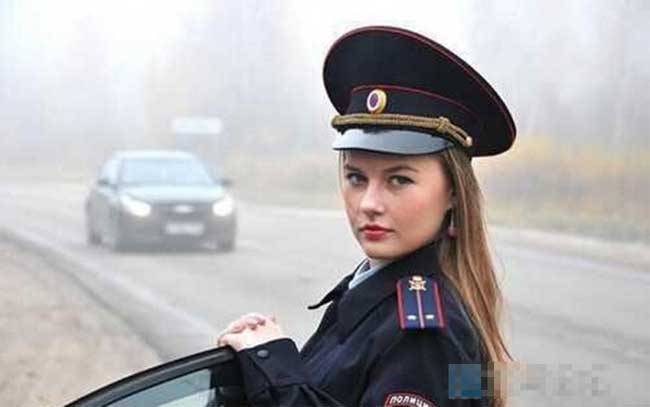 Phụ nữ Nga mặc quân phục đẹp và quyến rũ nhất hành tinh - Hình 1