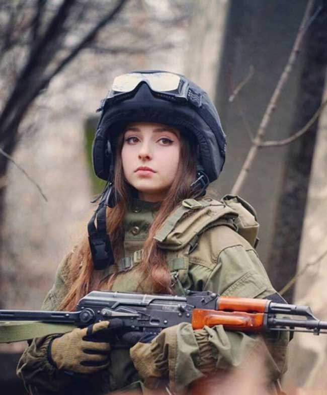 Phụ nữ Nga mặc quân phục đẹp và quyến rũ nhất hành tinh - Hình 5