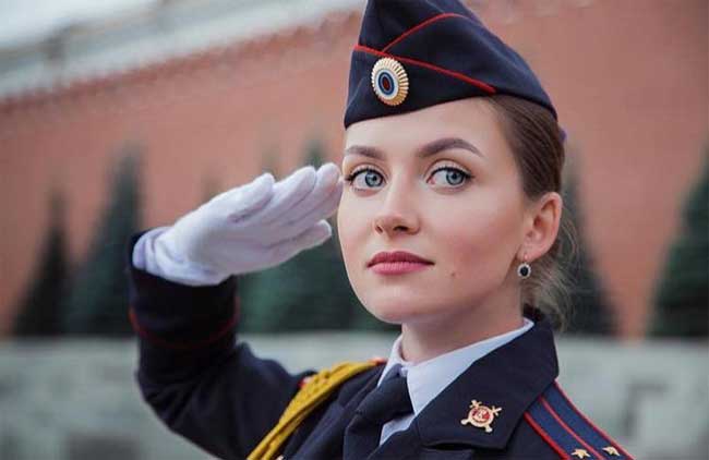 Phụ nữ Nga mặc quân phục đẹp và quyến rũ nhất hành tinh - Hình 17