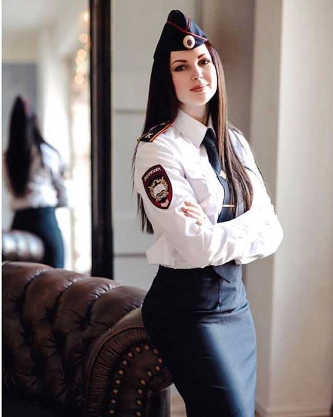 Phụ nữ Nga mặc quân phục đẹp và quyến rũ nhất hành tinh - Hình 9