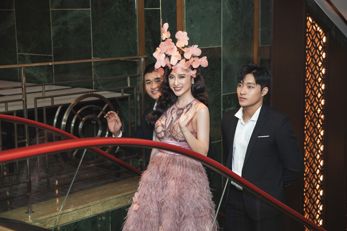 Angela Phương Trinh làm thiên thần - Hình 1