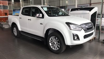 Xe bán tải ồ ạt giảm giá, riêng Isuzu Dmax giảm tới 160 triệu đồng - Hình 3