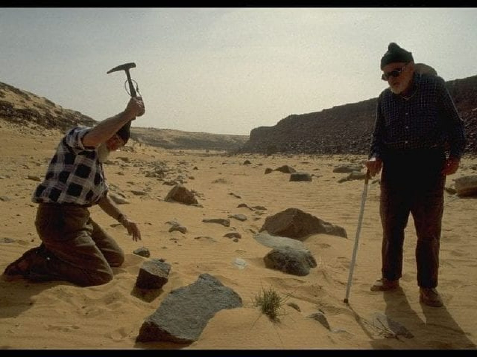 Bí ẩn vùng đất nhìn từ trên cao trông như mắt người ở sa mạc Sahara - Hình 3