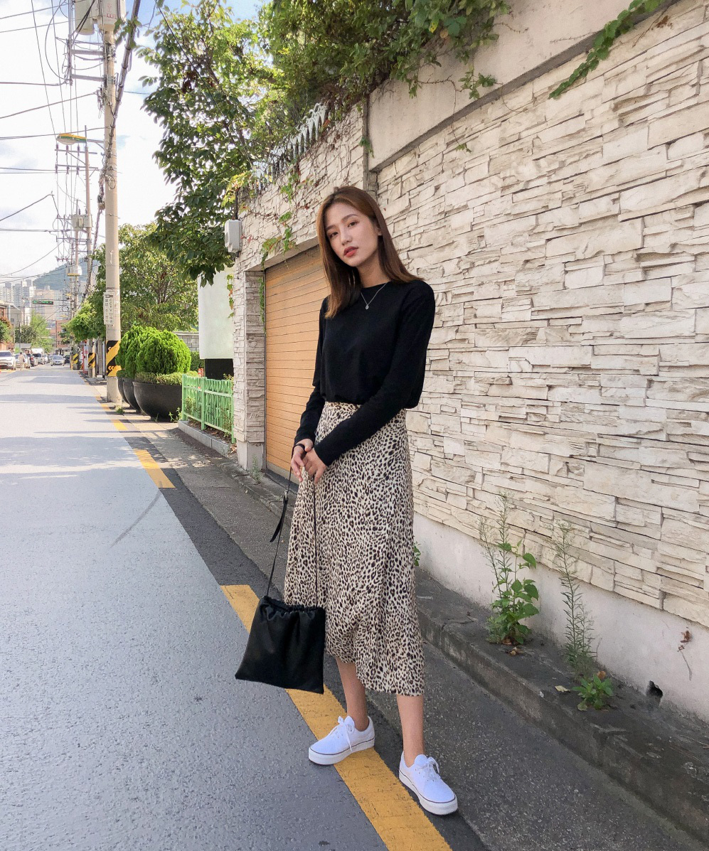 Biết 4 công thức sau, bạn đã hơn đứt người ta ở khoản diện chân váy midi tuyệt xinh và chuẩn mốt - Hình 6