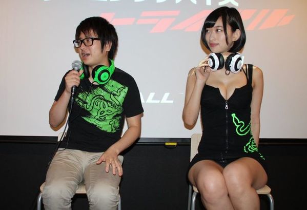 Chuyện tình chàng gamer chuyên nghiệp và nàng siêu mẫu nội y - Hình 4