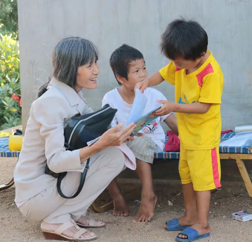 Cô giáo Nhị giàu lòng nhân ái - Hình 1