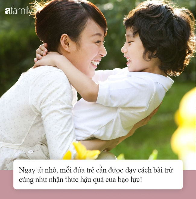 Con trai hung hăng đánh bạn, bà mẹ trẻ không nói gì lẳng lặng làm 1 hành động khiến con ngượng đỏ mặt, ai chứng kiến cũng vỗ tay - Hình 2
