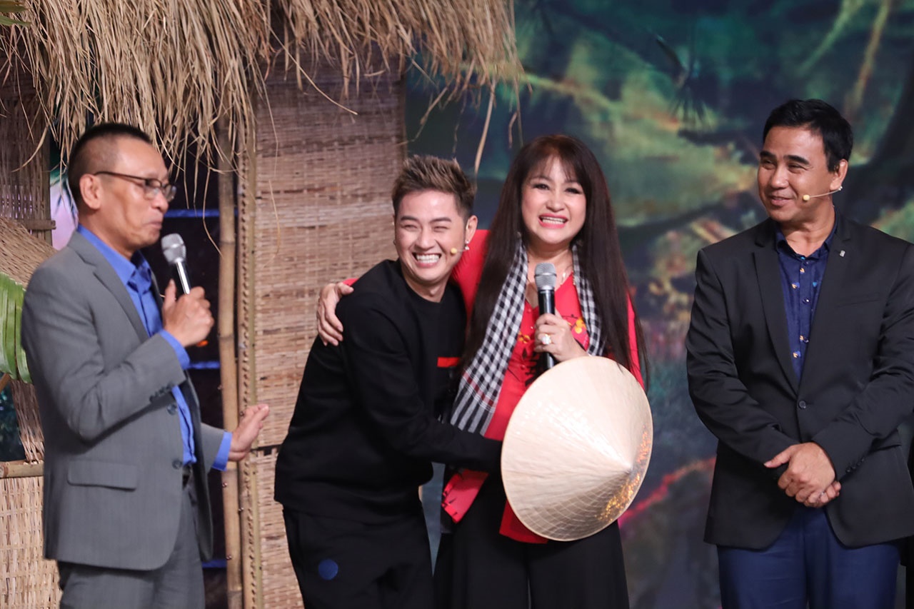 Danh ca Hương Lan khóc nghẹn,tương phùng cùng 2 con gái ruột của cố NSƯT Bắc Sơn - Hình 5