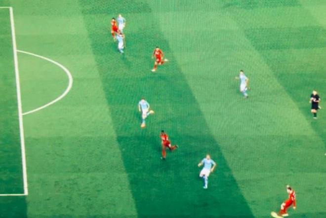 Hai bàn thắng giúp Liverpool hạ Man City gây tranh cãi - Hình 2
