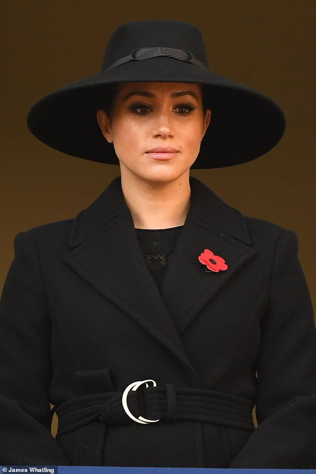 Meghan Markle bị chê gương mặt ảm đạm, không thể chán hơn khi tiếp tục xuất hiện cùng chị dâu Kate - Hình 4
