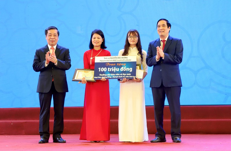 Ngành GD&ĐT Phú Thọ tỉnh dâng hương báo công các Vua Hùng - Hình 3