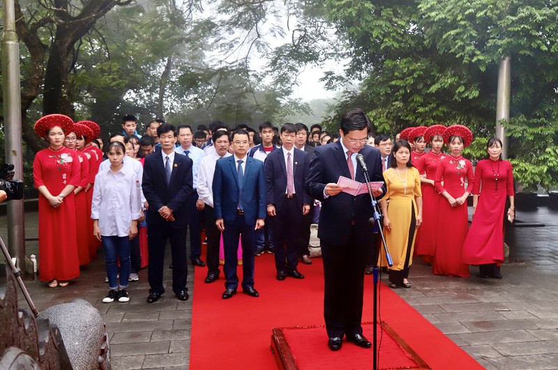Ngành GD&ĐT Phú Thọ tỉnh dâng hương báo công các Vua Hùng - Hình 1