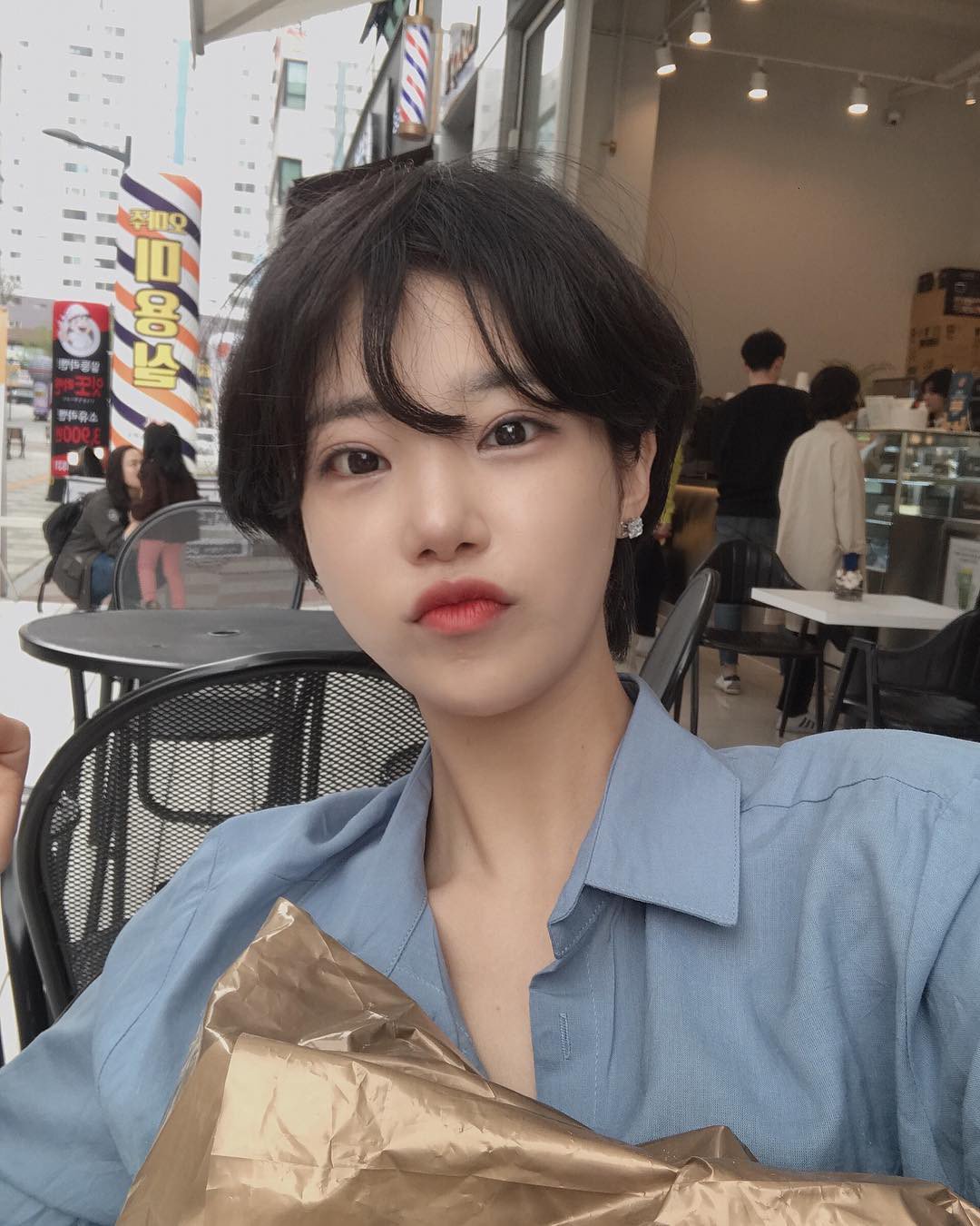 Những kiểu tóc ngắn hú hồn của sao Việt khiến khuôn mặt không góc chết cũng lao đao - Hình 11