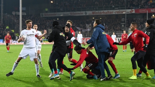 SỐC! Bundesliga dậy sóng, kẻ ám sát Bayern hành động phi thể thao, nhận thẻ đỏ rời sân - Hình 7