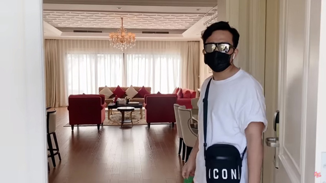 Trấn Thành: Vợ chồng Đông Nhi, Ông Cao Thắng ngủ chung một phòng để đếm tiền, xem khách khứa đi bao nhiêu - Hình 1