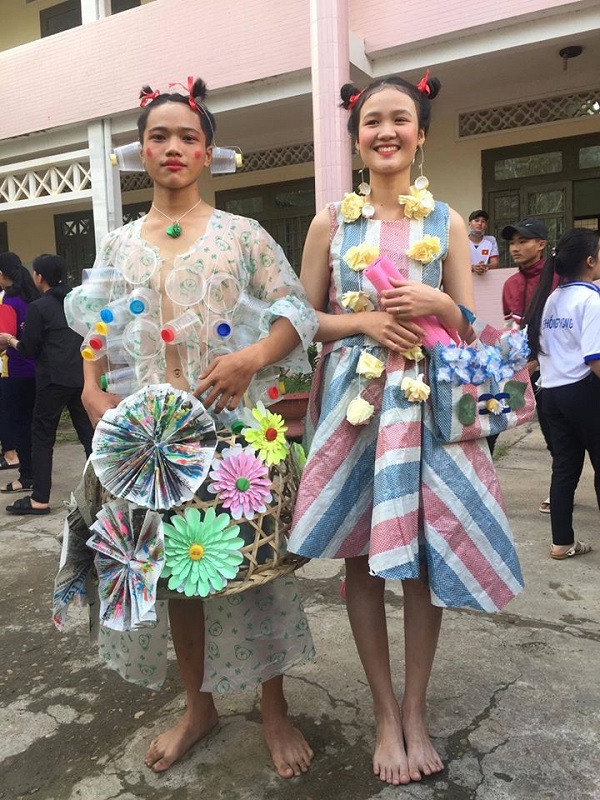 Đã mắt ngắm nhìn màn trình diễn trang phục tái chế đẹp như bữa tiệc dạ hội của teen Lê Hồng Phong - Hình 4