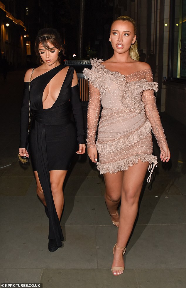 Demi Rose 'dropped' down the street after being criticized for her catwalk skills - Photo 6