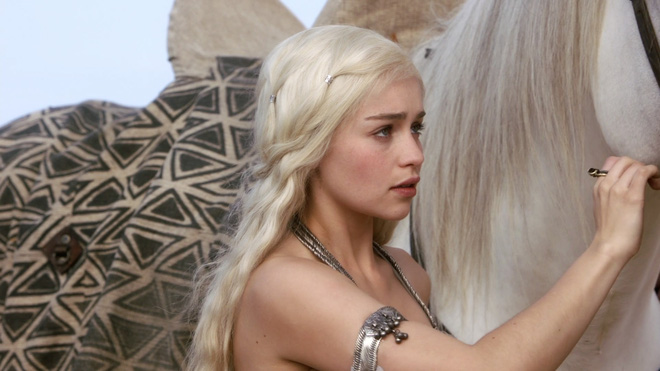 Mother of Dragons Emilia Clarke tells the story of her first time acting in a hot scene: It feels like being humiliated!  - Figure 5
