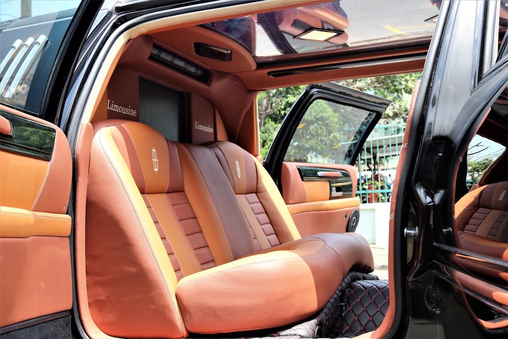 RollsRoyce Phantom được độ thành xe limousine cực chất