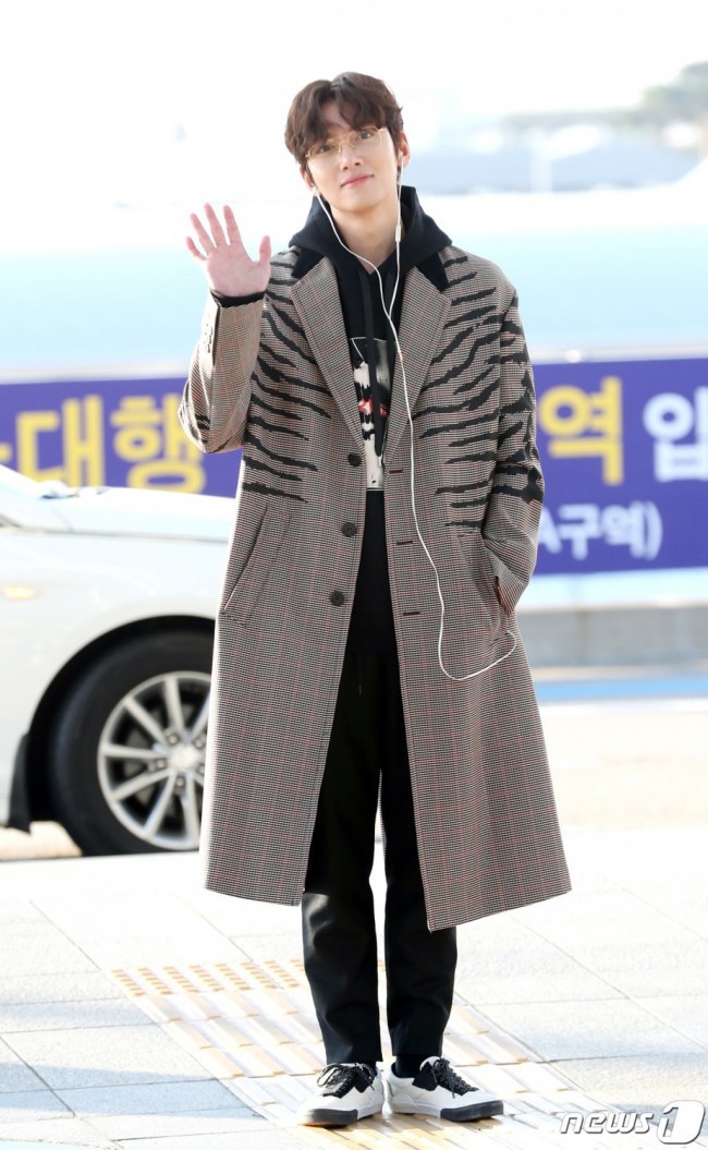 Rapper Kpop CL mặc hớ hênh ở sự kiện thời trang  Sao châu Á  Việt Giải Trí