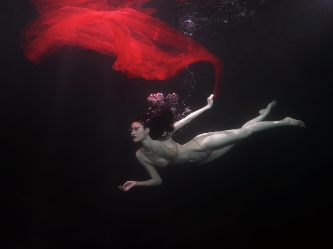 Người mẫu nội y số 1 châu Á đắm mình dưới nước đẹp mê hồn - Hình 2