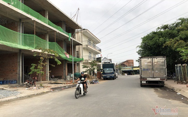 Cuối năm, người người vác bao tải tiền lao vào cơn sốt đất - Hình 1