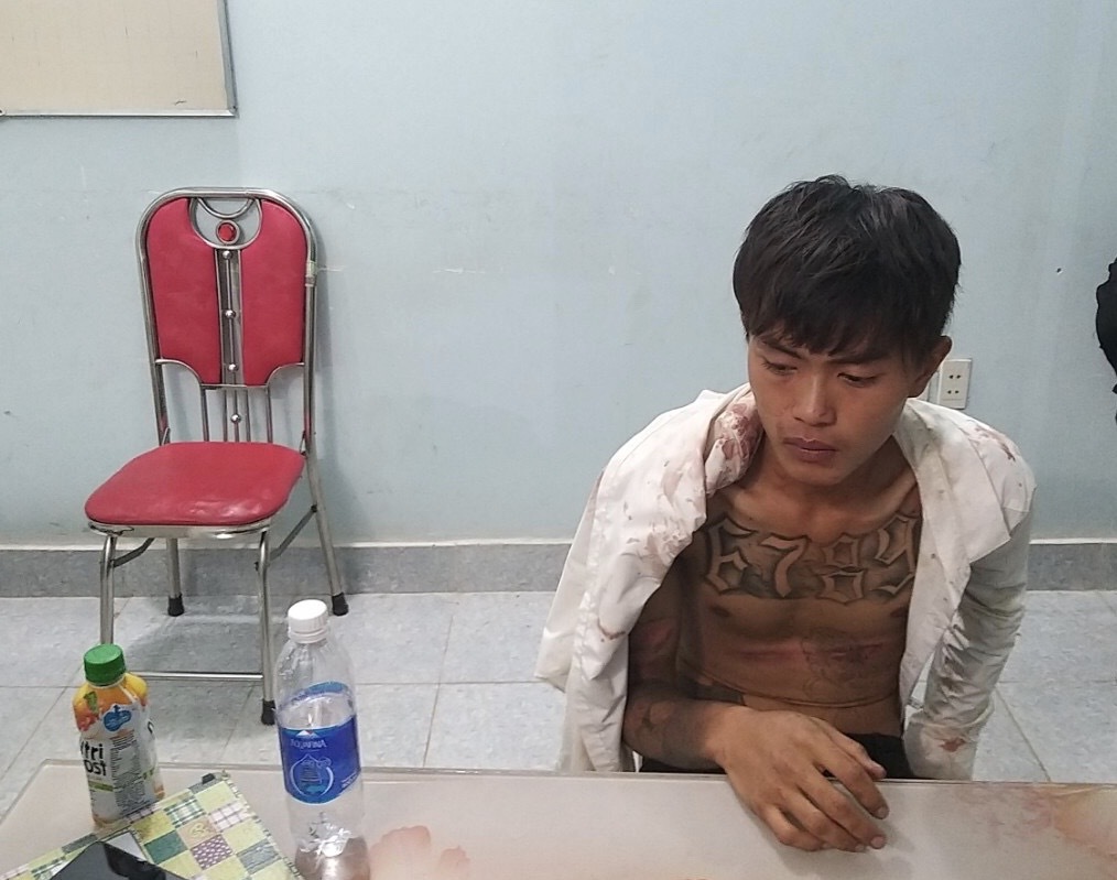 Đợi hát ở đám giỗ quá lâu, thanh niên cự cãi rồi đâm chết bạn chủ nhà - Hình 1