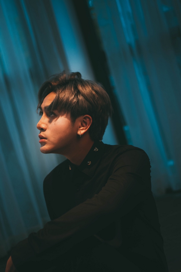 Học Selene Gomez, Zane (Zero 9) ra mắt MV quay bằng iPhone 11 - Hình 6