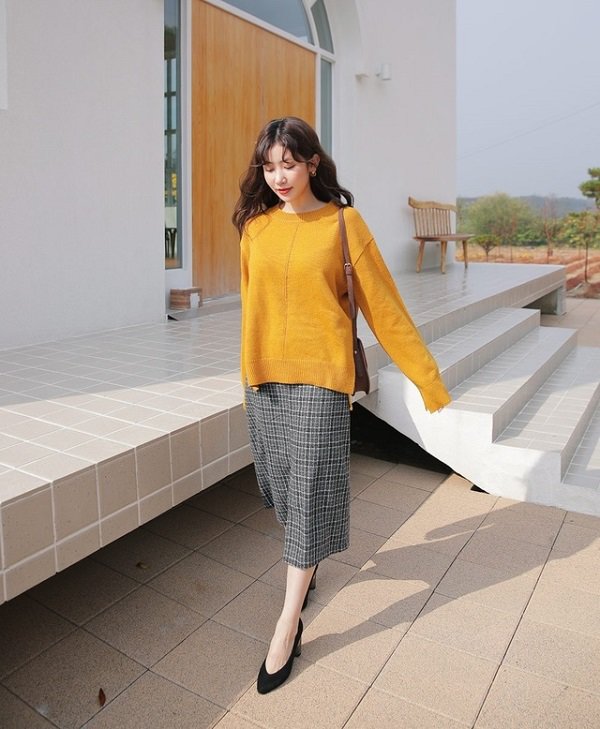 Muốn vừa ấm vừa xinh, bạn gái đừng ngó lơ các cách mix đồ sau nhé - Hình 1