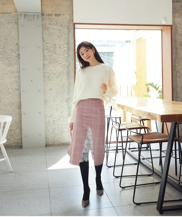 Muốn vừa ấm vừa xinh, bạn gái đừng ngó lơ các cách mix đồ sau nhé - Hình 2