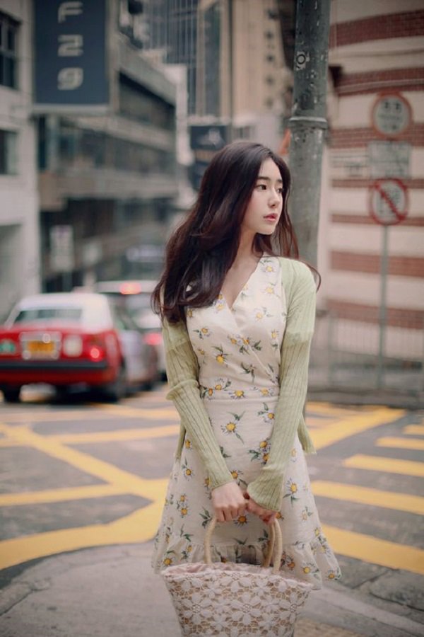 Muốn vừa ấm vừa xinh, bạn gái đừng ngó lơ các cách mix đồ sau nhé - Hình 14