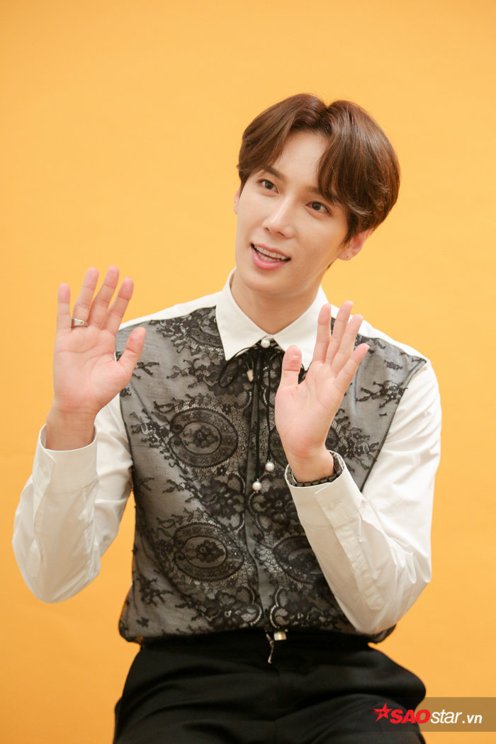 Park Jung Min (SS501) ngợi khen diễn xuất của Hari Won, ngượng ngùng xin lỗi Trấn Thành vì cảnh hôn tình tứ - Hình 8