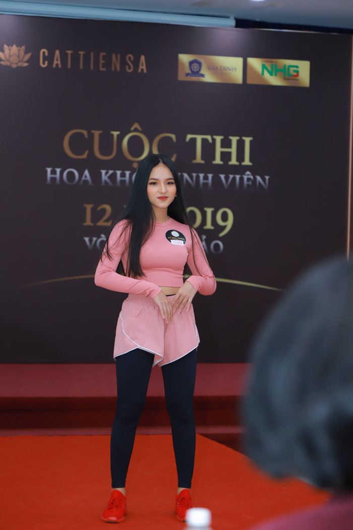 Sinh viên ĐH Gia Định năng động trong trang phục thể thao tại sơ khảo Hoa khôi Sinh viên NHG 2020 - Hình 9