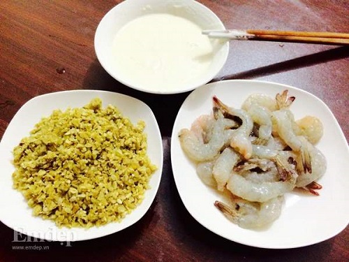 Tôm chiên thì ai cũng biết nhưng làm sao để có màu xanh thì cần bí quyết - Hình 2