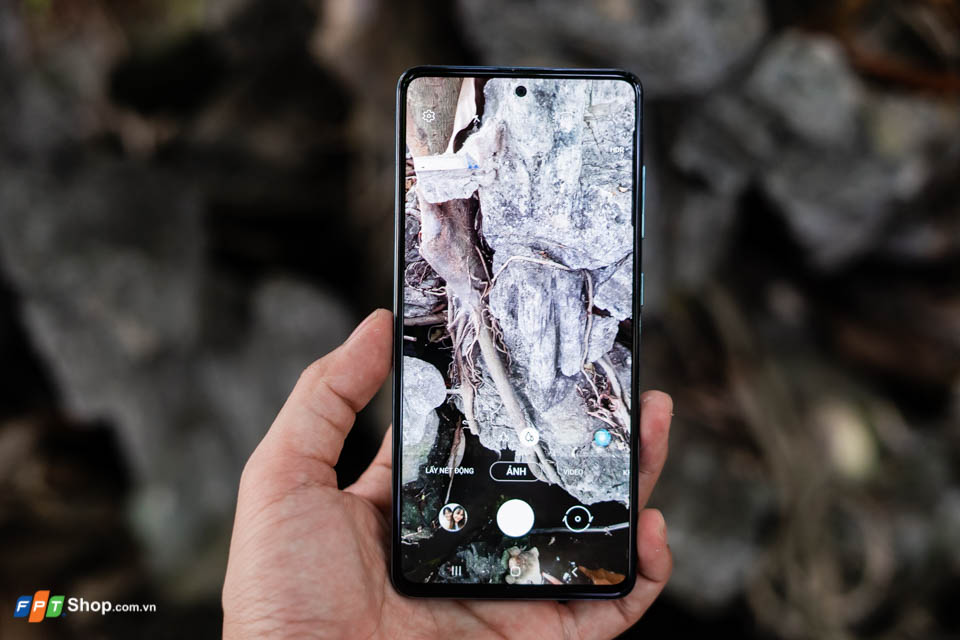 Trên tay Samsung Galaxy A51: Màn hình đẹp như Note 10, 4 camera, giá hấp dẫn - Hình 8