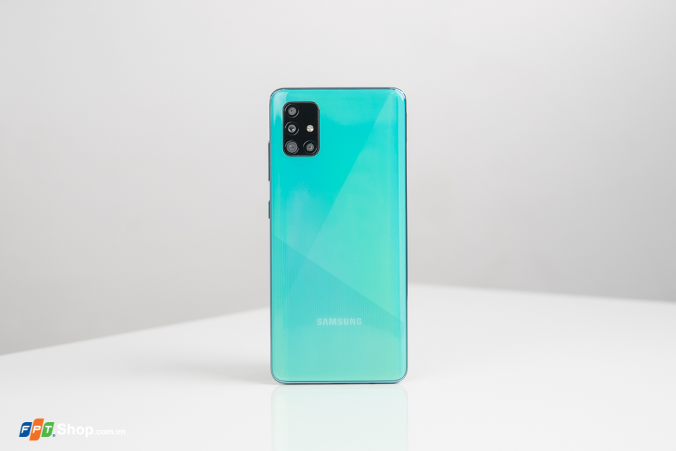 Trên tay Samsung Galaxy A51: Màn hình đẹp như Note 10, 4 camera, giá hấp dẫn - Hình 1