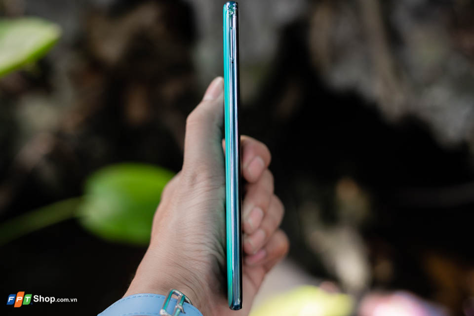 Trên tay Samsung Galaxy A51: Màn hình đẹp như Note 10, 4 camera, giá hấp dẫn - Hình 6