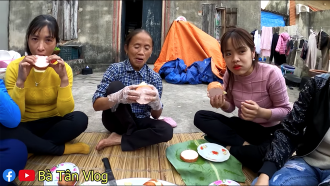 Vẫn chỉ có Bà Tân Vlog mới có món xúc xích khác người như thế: dành cho những ai có miệng rộng bởi vì quá siêu to khổng lồ - Hình 10