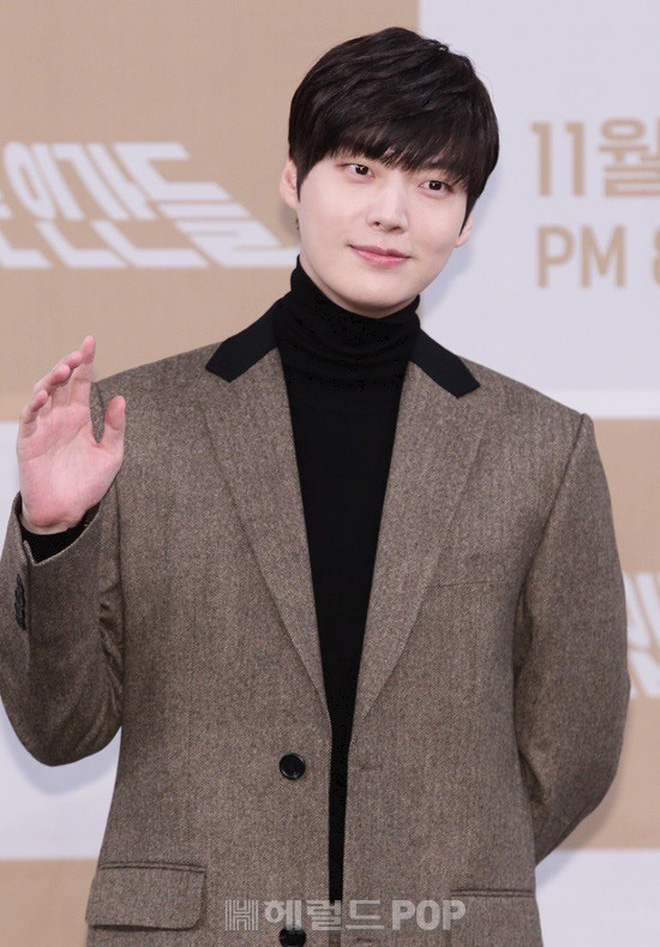Xót xa tiết lộ của Ahn Jae Hyun sau khi ly hôn và mất đi Sulli: Sụt 10kg vì đóng phim, bỏ ăn không rõ lý do - Hình 1