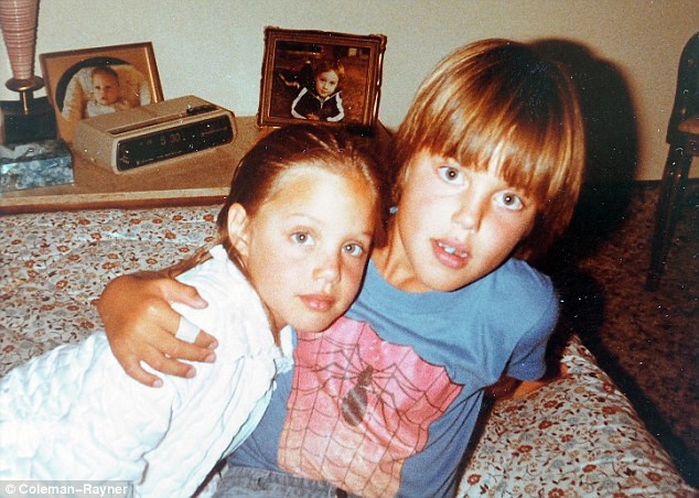 Angelina Jolie's childhood beauty - Picture 1