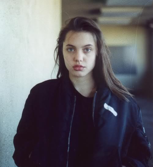 Vẻ đẹp thuở nhỏ của Angelina Jolie - Hình 3