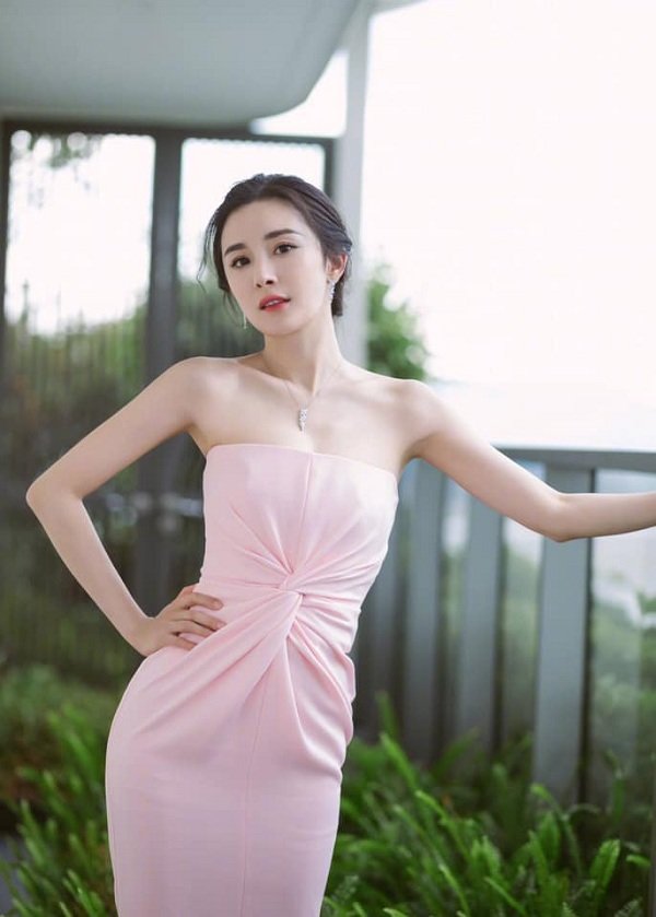 Dương Mịch quảng cáo nội y Diệc Phi diện váy công chúa sau thời gian yên  ắng